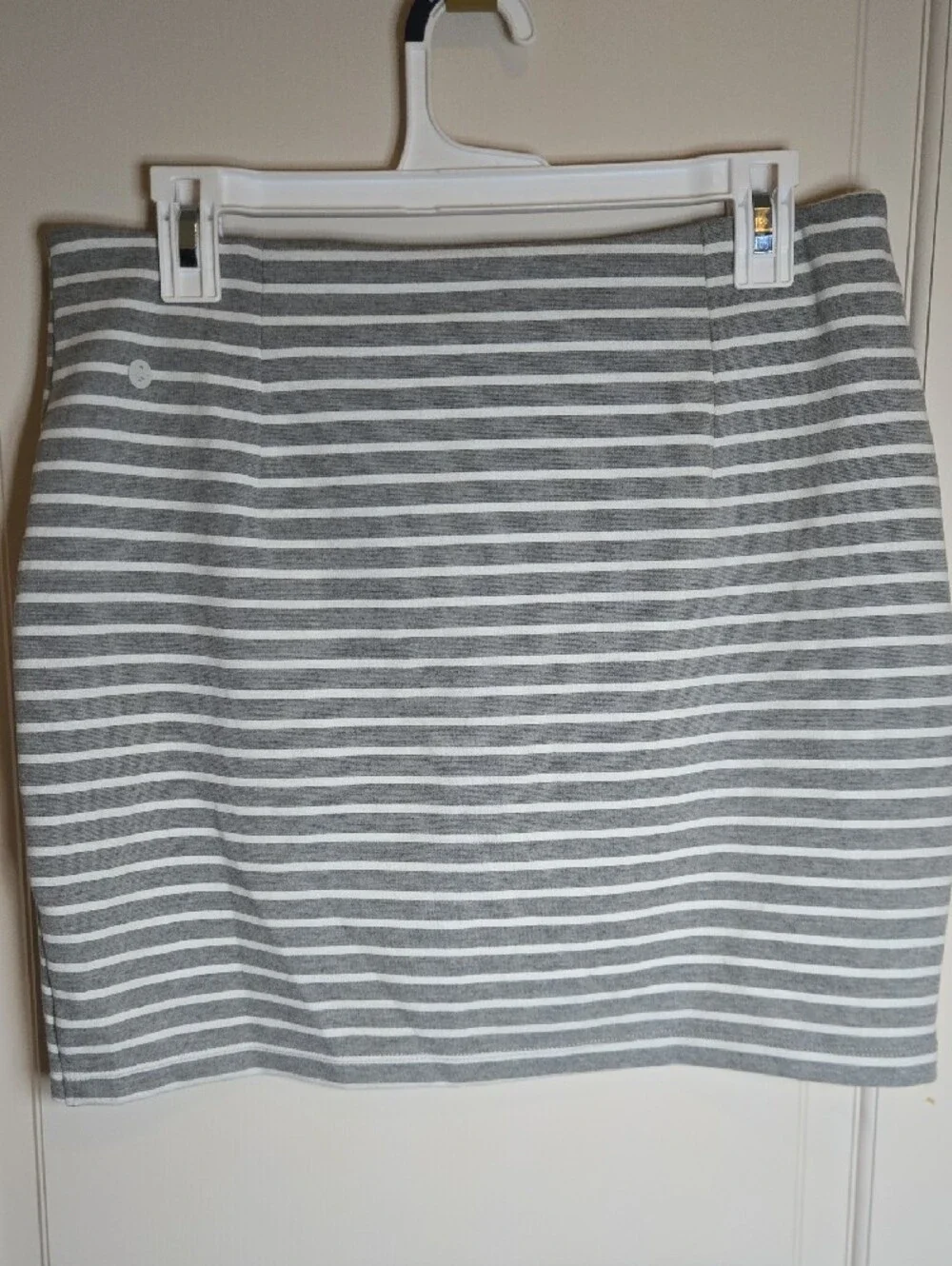 HALARA Grey & White Striped Mini Skort